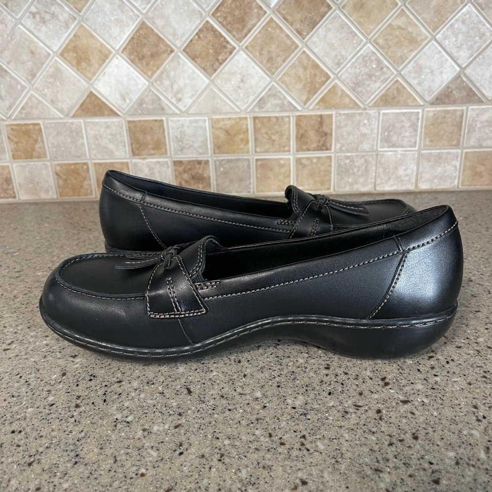 Clark’s Women’s Black Leather Loafers Size 9W Ortholite Footbed - Picture 4 of 9